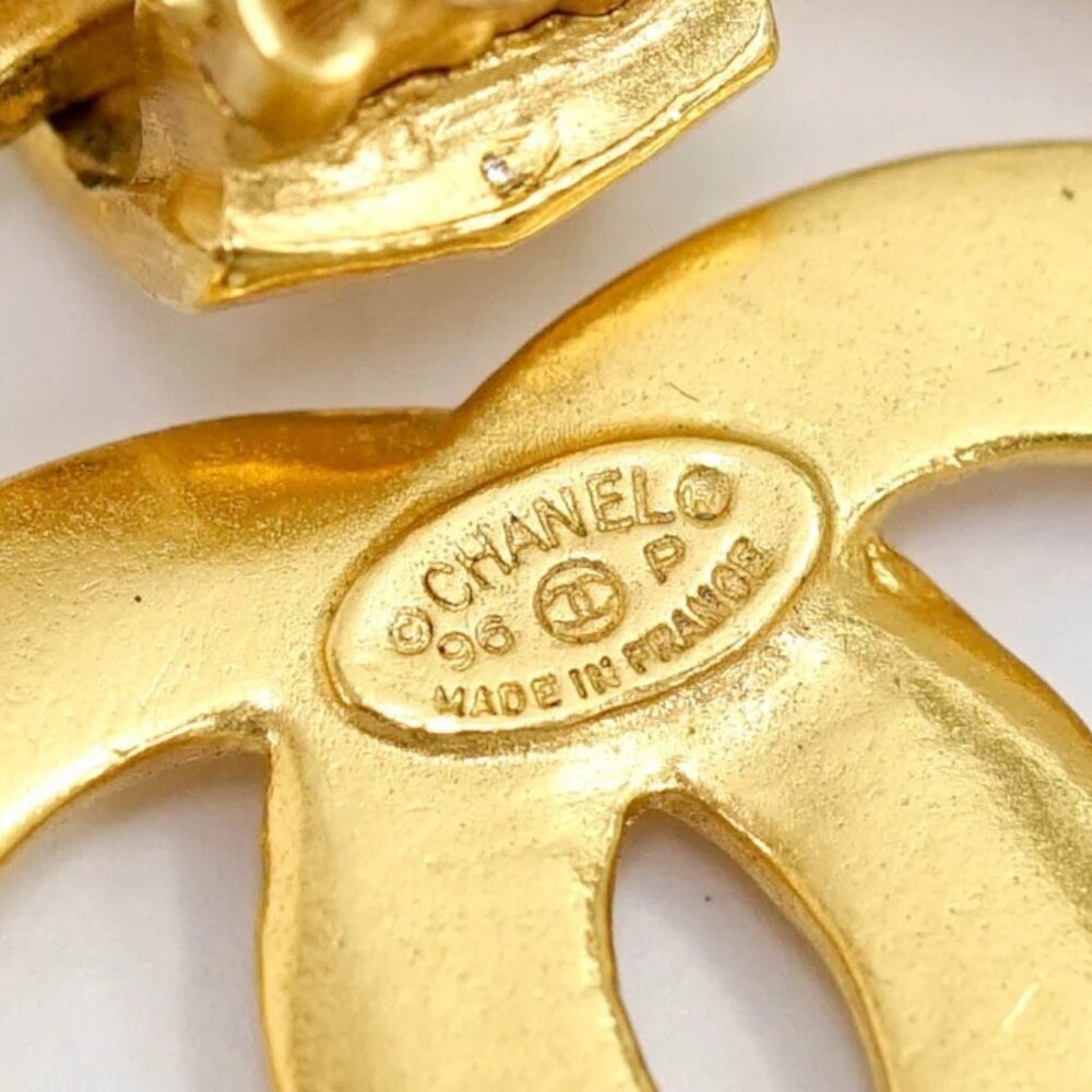 CHANEL CC Logos Round Dangle Earrings Gold Tone 96P Auth #35394 - Picture 5 of 5